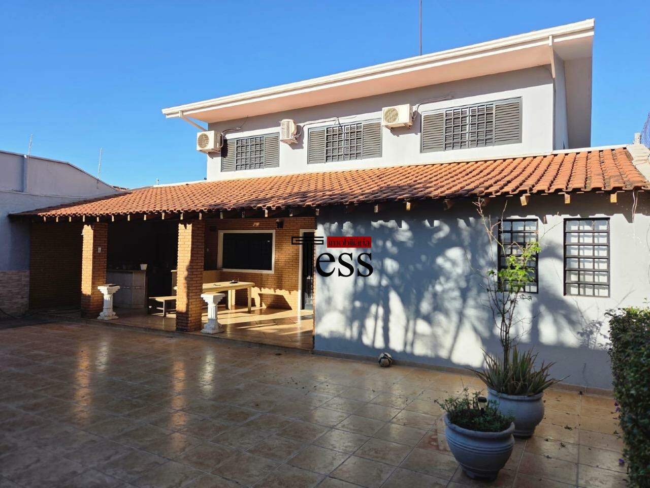 Casa com 5 quartos para aluguel, 386m² — foto 1 de 22