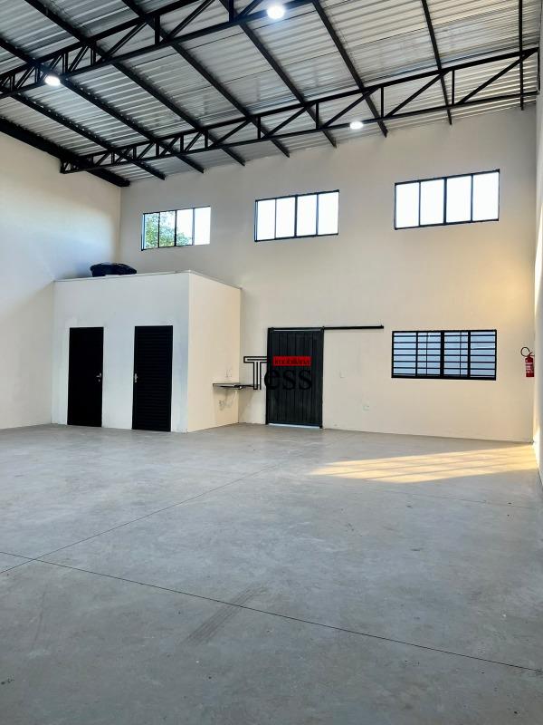 Loja / Salão / Ponto Comercial para aluguel, 122m² — foto 4 de 9