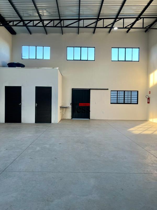 Loja / Salão / Ponto Comercial para aluguel, 122m² — foto 3 de 9