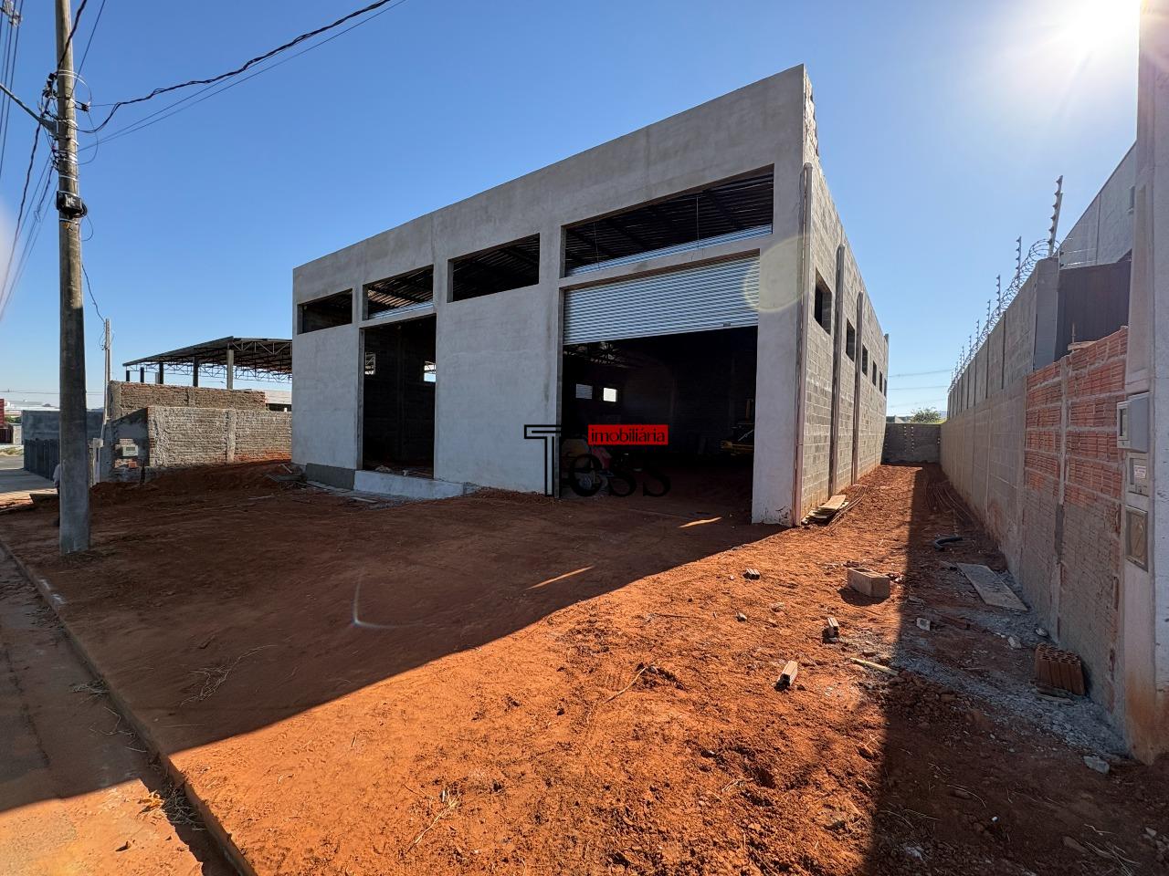 Loja / Salão / Ponto Comercial para aluguel, 475m² — foto 2 de 10