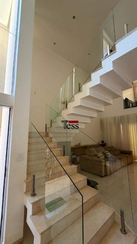 Casa de Condomínio com 3 quartos para aluguel, 293m² — foto 17 de 22