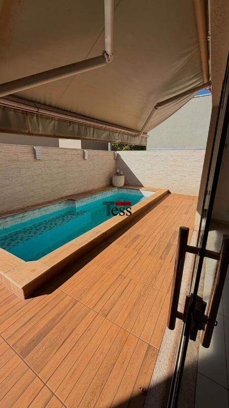 Casa de Condomínio com 3 quartos para aluguel, 293m² — foto 1 de 22