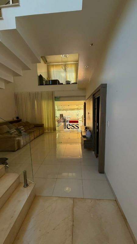 Casa de Condomínio com 3 quartos para aluguel, 293m² — foto 4 de 22