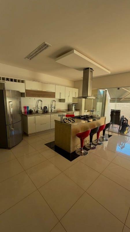 Casa de Condomínio com 3 quartos para aluguel, 293m² — foto 7 de 22