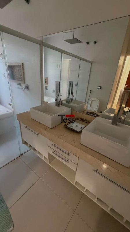 Casa de Condomínio com 3 quartos para aluguel, 293m² — foto 11 de 22