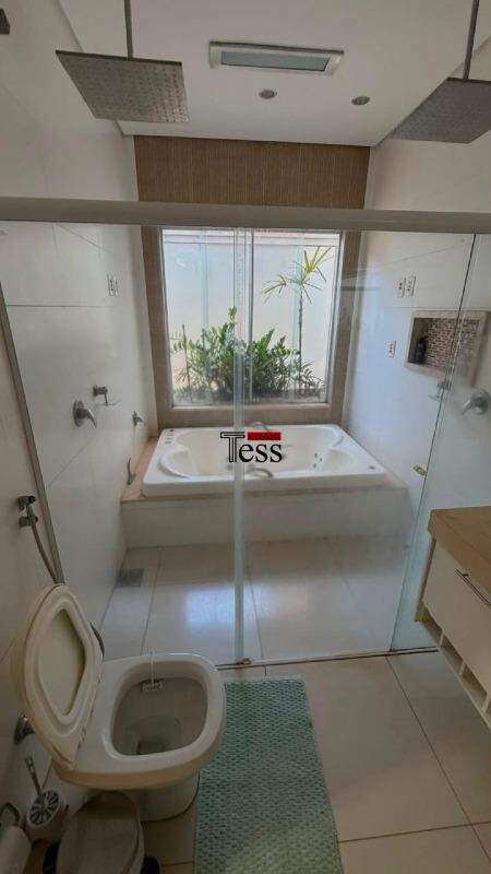 Casa de Condomínio com 3 quartos para aluguel, 293m² — foto 16 de 22