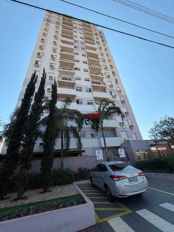 Apartamento com 2 quartos para aluguel, 66m² — foto 2 de 28