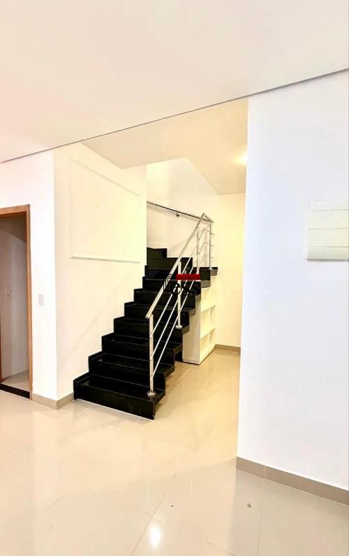 Casa de Condomínio com 3 quartos para aluguel, 140m² — foto 2 de 14