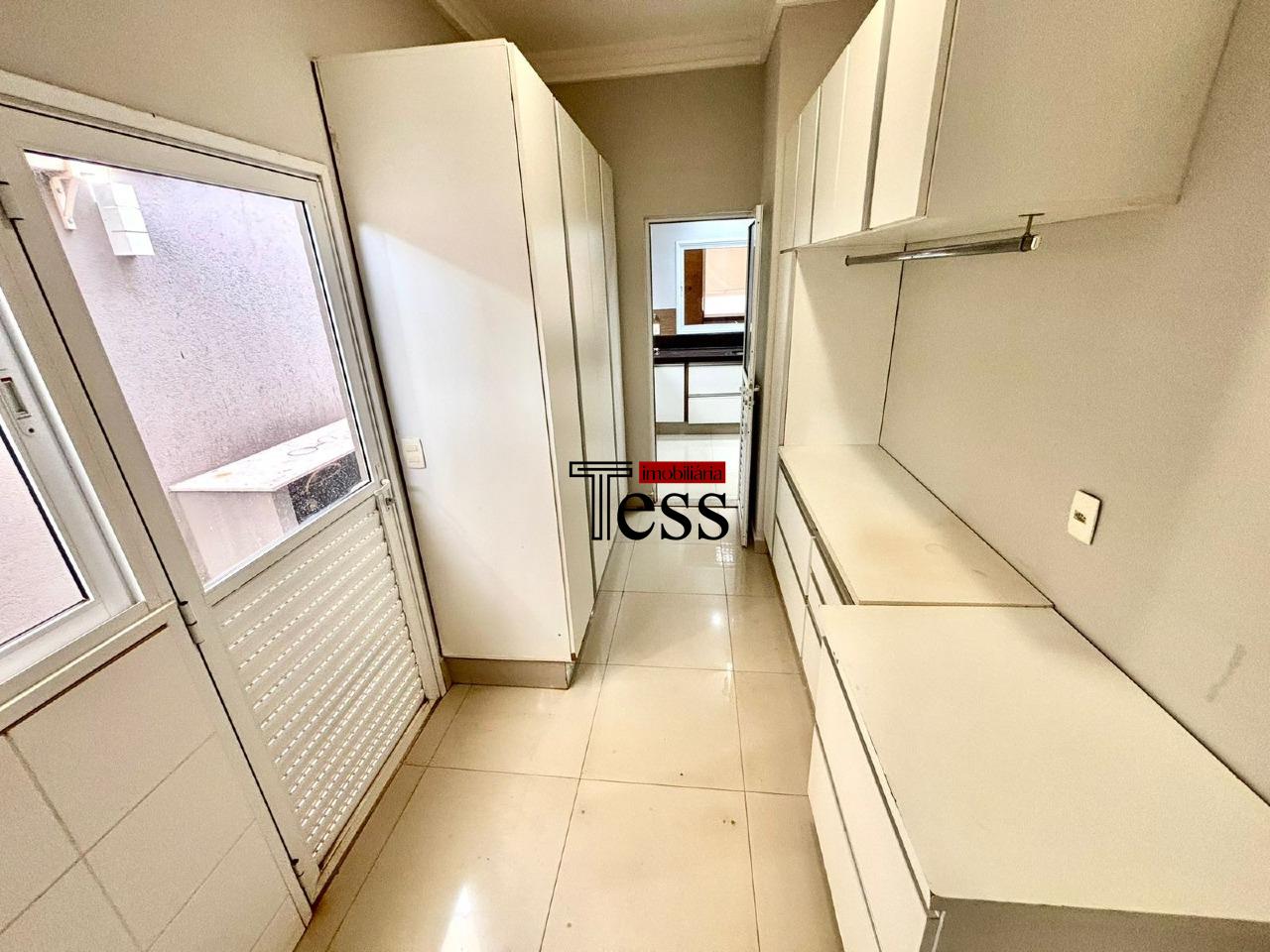 Casa de Condomínio com 3 quartos para aluguel, 236m² — foto 19 de 30