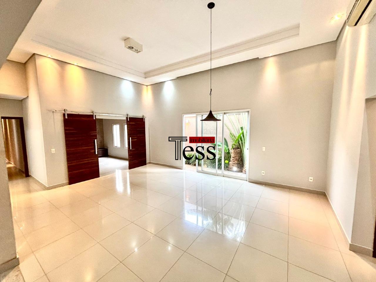 Casa de Condomínio com 3 quartos para aluguel, 236m² — foto 2 de 30
