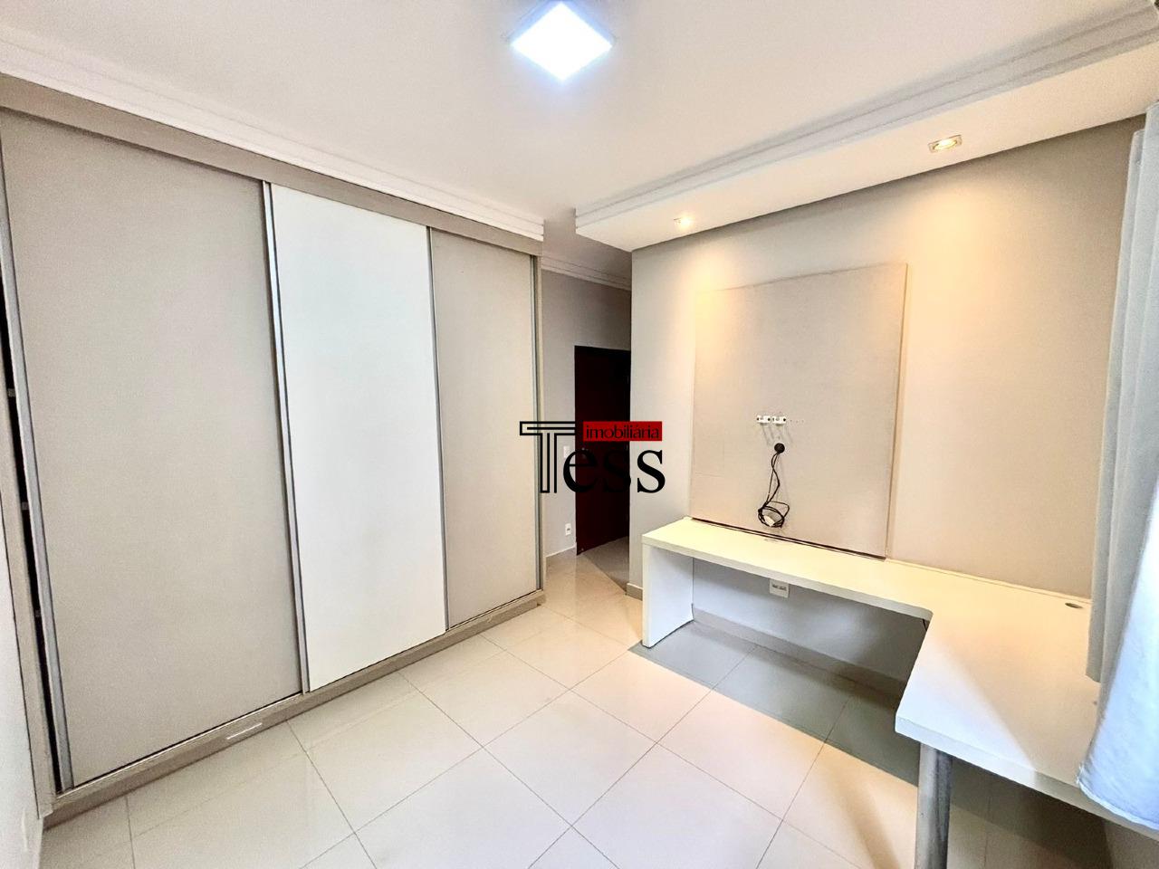 Casa de Condomínio com 3 quartos para aluguel, 236m² — foto 8 de 30