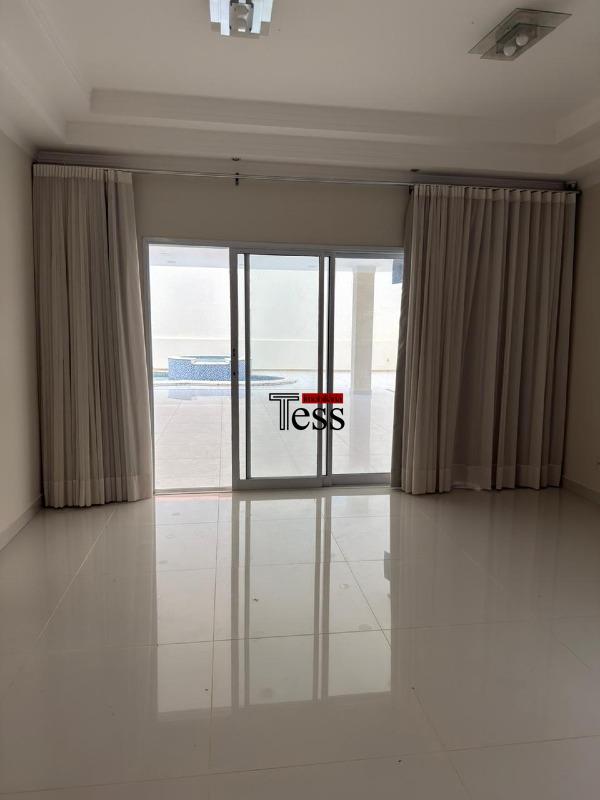 Casa de Condomínio com 4 quartos para aluguel, 300m² — foto 3 de 30