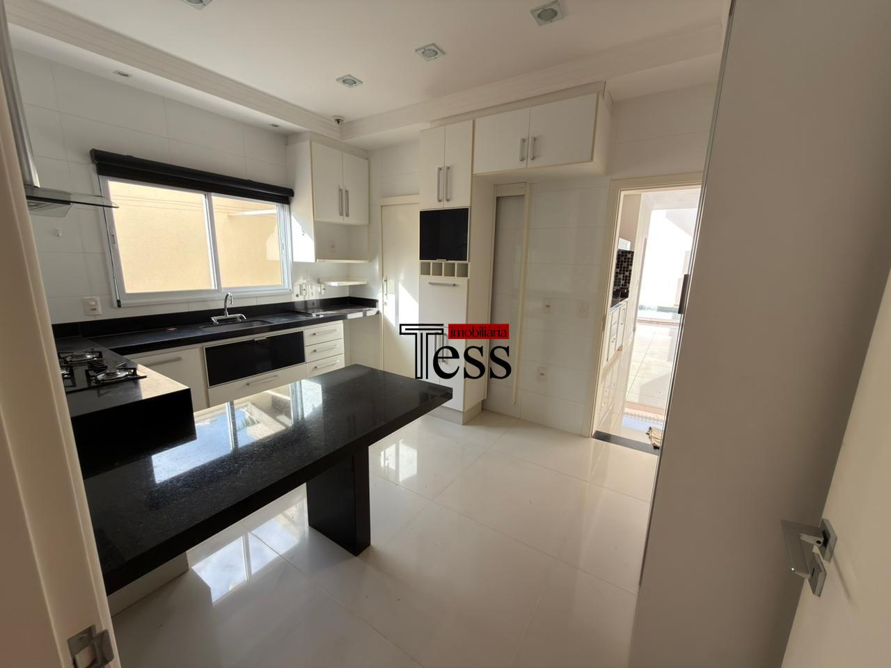 Casa de Condomínio com 4 quartos para aluguel, 300m² — foto 25 de 30