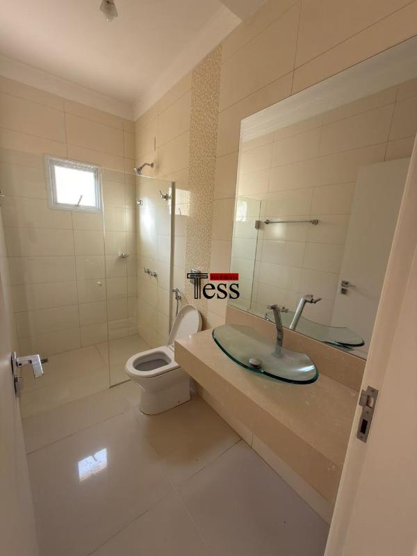 Casa de Condomínio com 4 quartos para aluguel, 300m² — foto 24 de 30