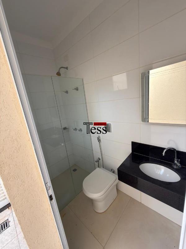 Casa de Condomínio com 4 quartos para aluguel, 300m² — foto 17 de 30