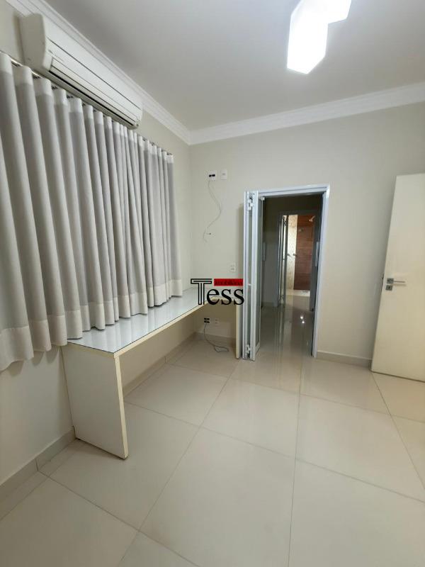 Casa de Condomínio com 4 quartos para aluguel, 300m² — foto 21 de 30