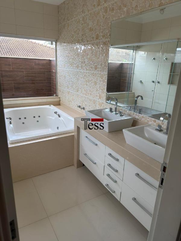 Casa de Condomínio com 4 quartos para aluguel, 300m² — foto 13 de 30