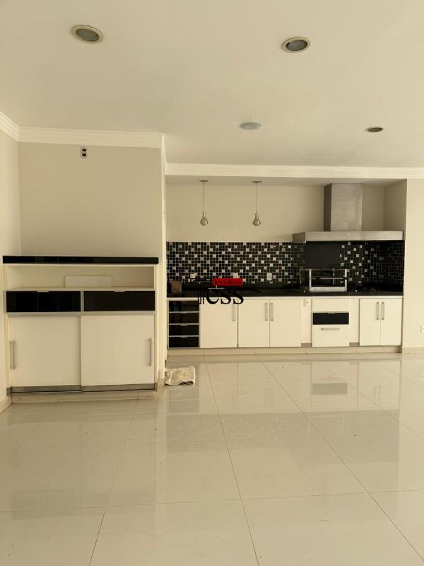 Casa de Condomínio com 4 quartos para aluguel, 300m² — foto 28 de 30