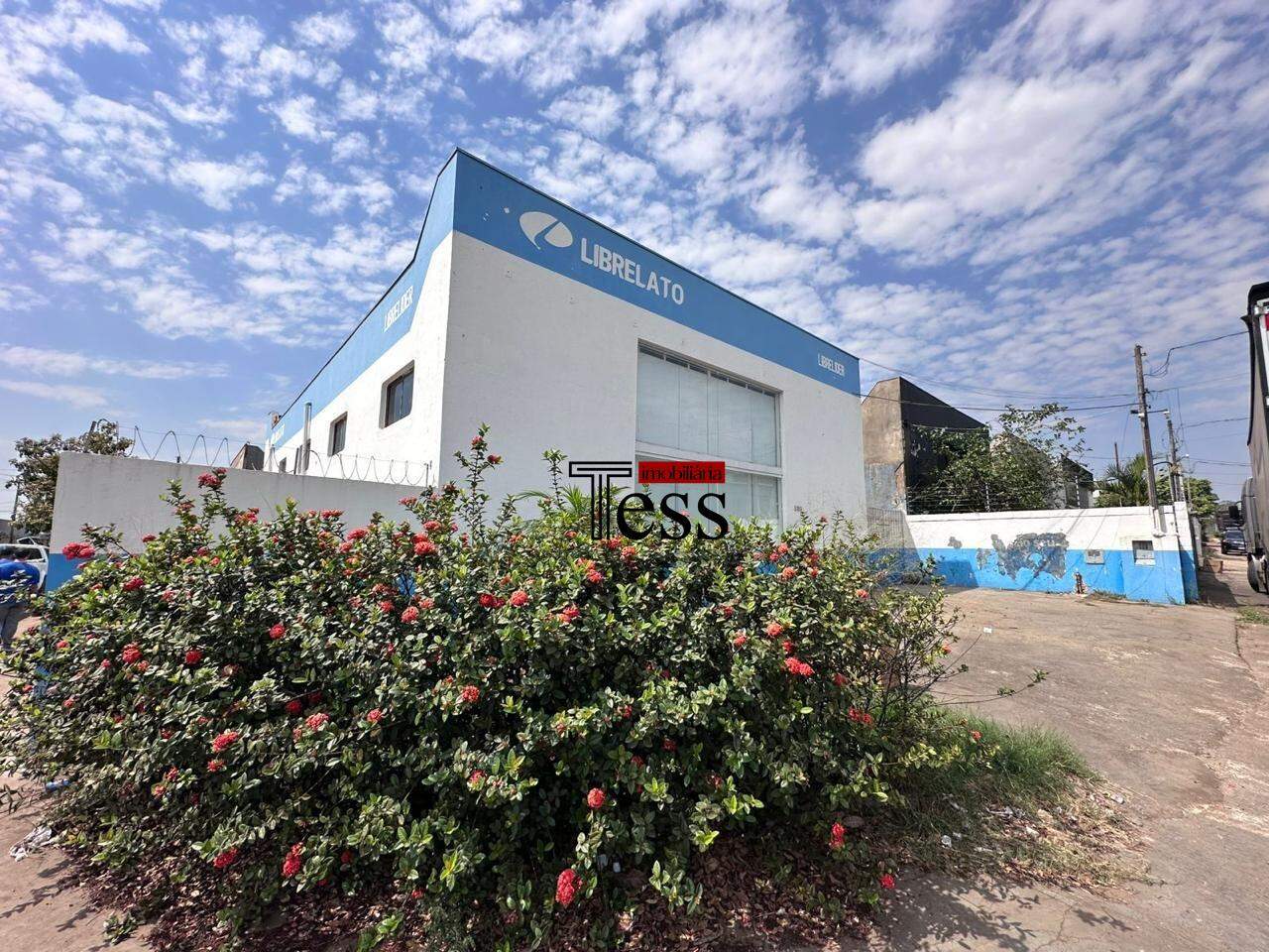 Loja / Salão / Ponto Comercial para aluguel, 250m² — foto 1 de 9