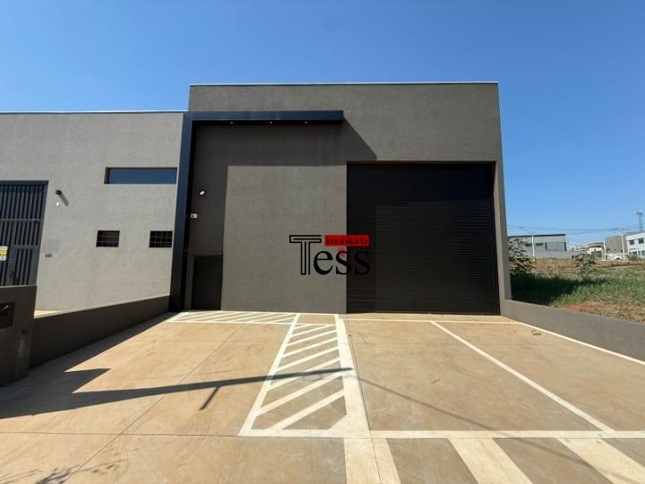 Loja / Salão / Ponto Comercial para aluguel, 180m² — foto 2 de 17