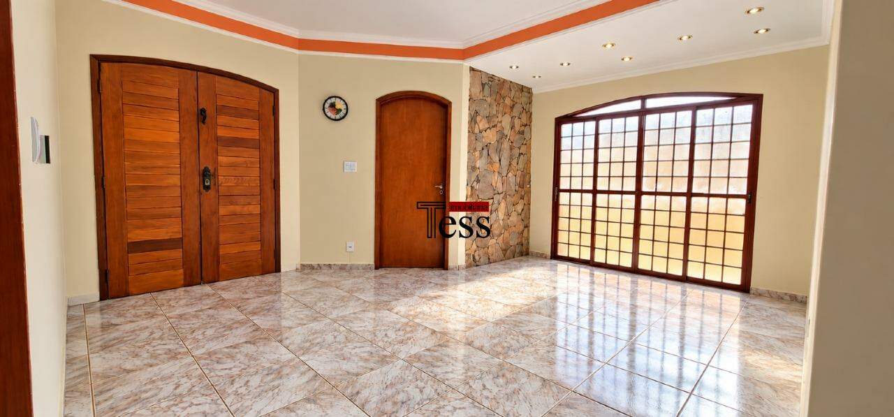 Casa com 3 quartos à venda, 478m² — foto 3 de 20
