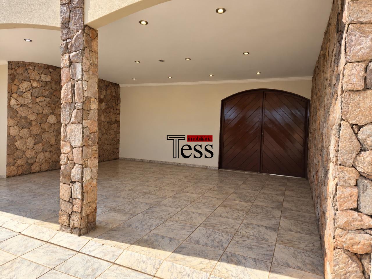 Casa com 3 quartos à venda, 478m² — foto 2 de 20