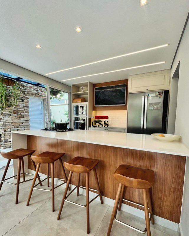 Casa de Condomínio com 3 quartos à venda, 212m² — foto 9 de 27