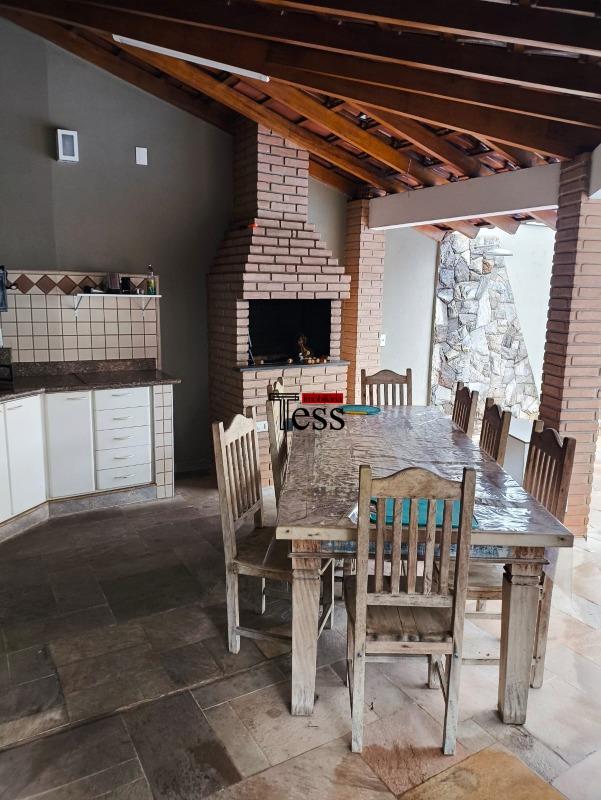 Casa com 3 quartos para aluguel, 289m² — foto 14 de 23