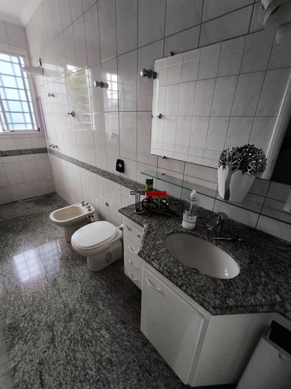 Casa com 3 quartos para aluguel, 289m² — foto 12 de 23