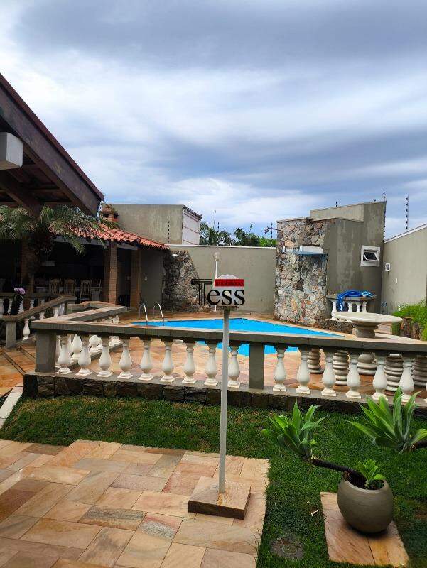 Casa com 3 quartos para aluguel, 289m² — foto 20 de 23