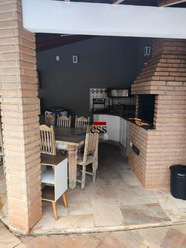Casa com 3 quartos para aluguel, 289m² — foto 15 de 23