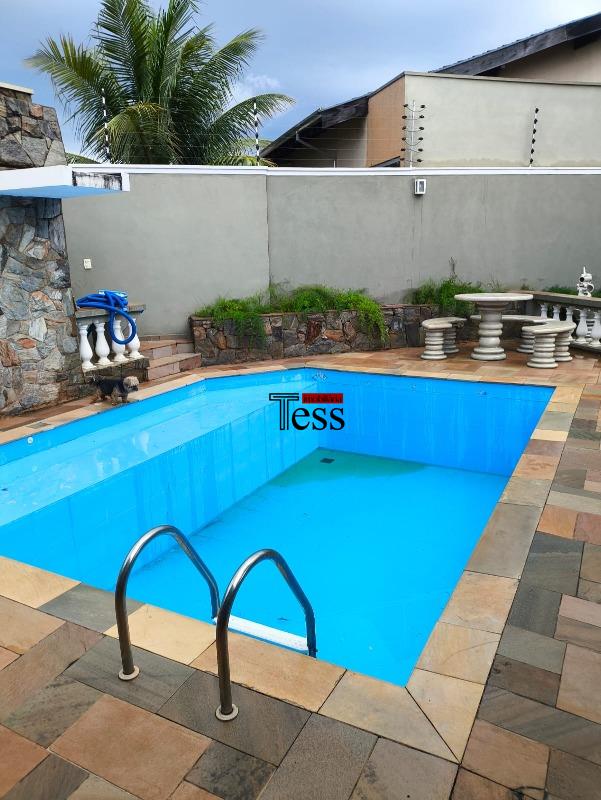 Casa com 3 quartos para aluguel, 289m² — foto 17 de 23