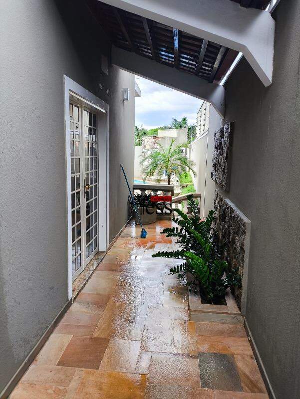 Casa com 3 quartos para aluguel, 289m² — foto 21 de 23