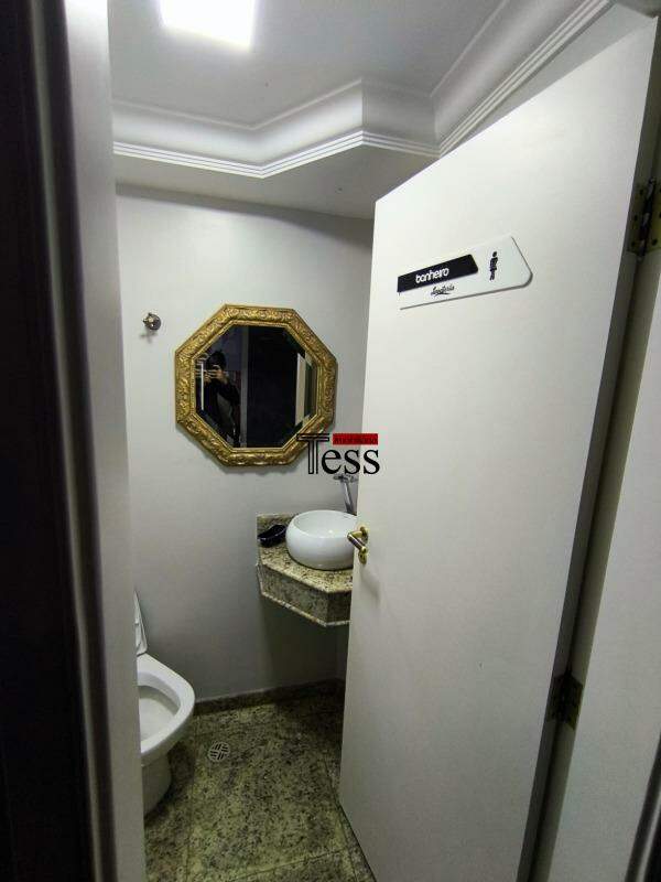 Casa com 3 quartos para aluguel, 289m² — foto 9 de 23