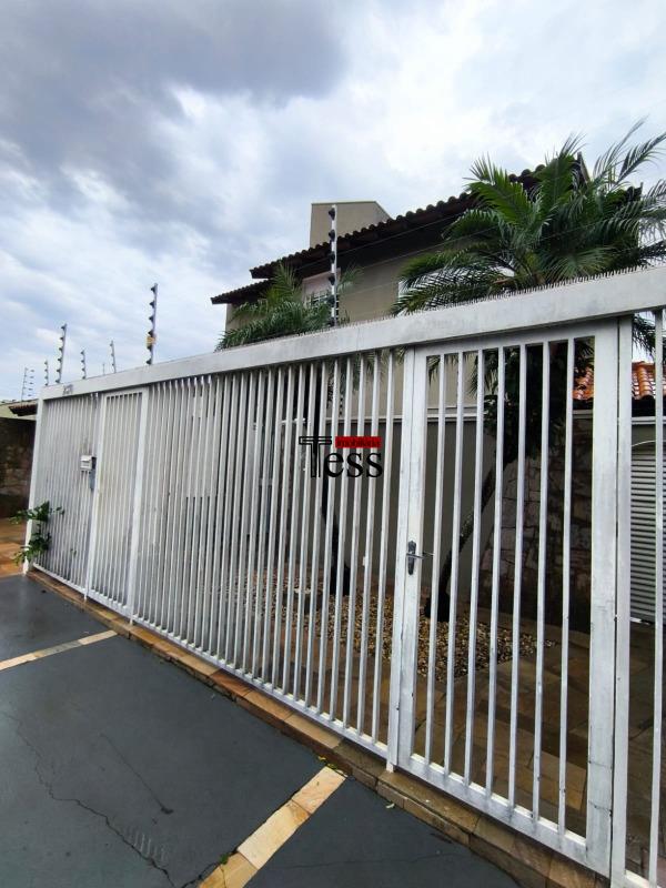Casa com 3 quartos para aluguel, 289m² — foto 2 de 23