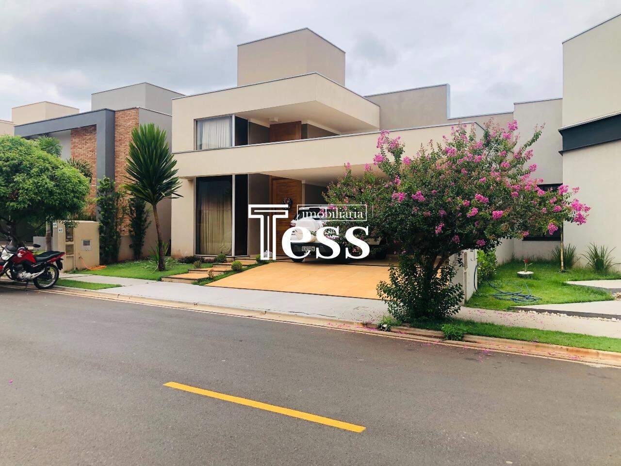 Casa de Condomínio com 3 quartos para aluguel, 185m² — foto 1 de 11