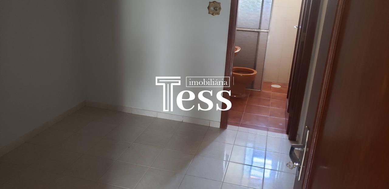 Casa com 4 quartos para aluguel, 340m² — foto 24 de 30