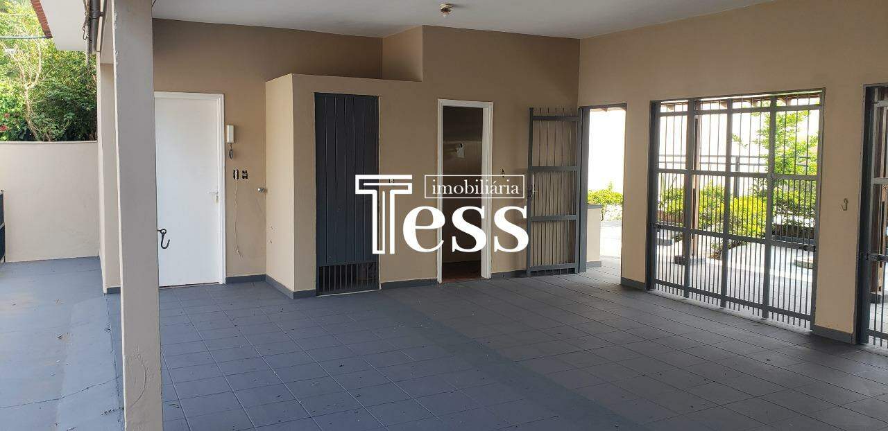 Casa com 4 quartos para aluguel, 340m² — foto 9 de 30