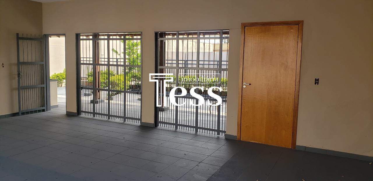 Casa com 4 quartos para aluguel, 340m² — foto 8 de 30