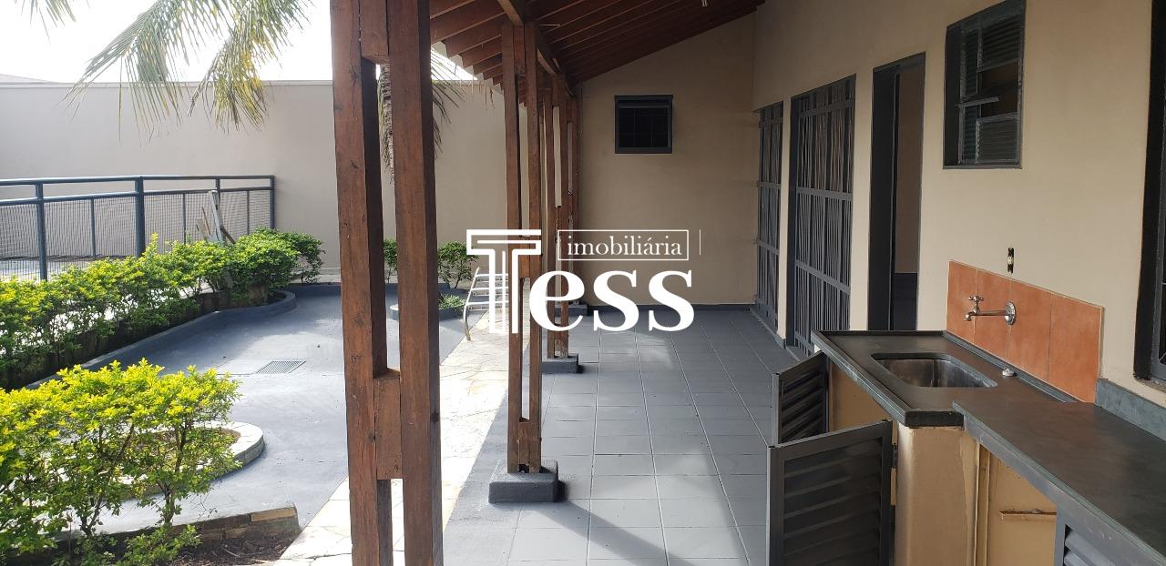 Casa com 4 quartos para aluguel, 340m² — foto 4 de 30