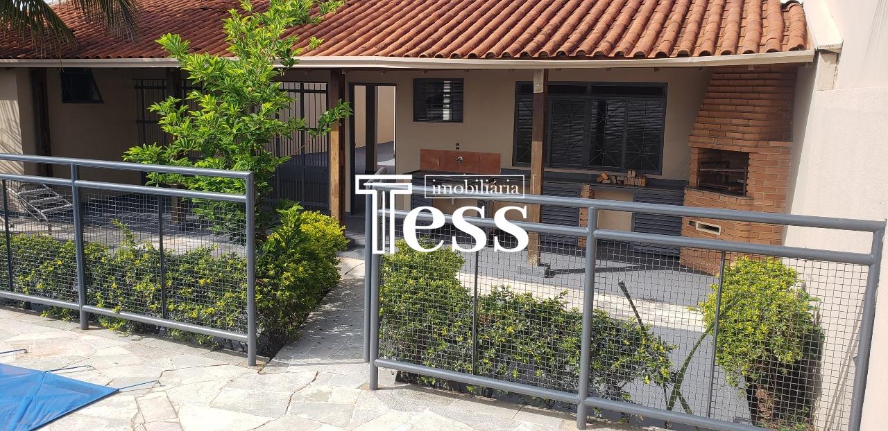 Casa com 4 quartos para aluguel, 340m² — foto 2 de 30
