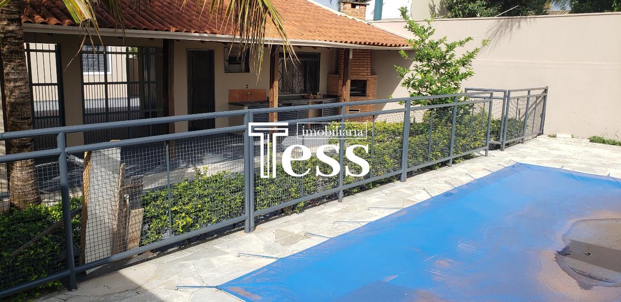 Casa com 4 quartos para aluguel, 340m² — foto 1 de 30