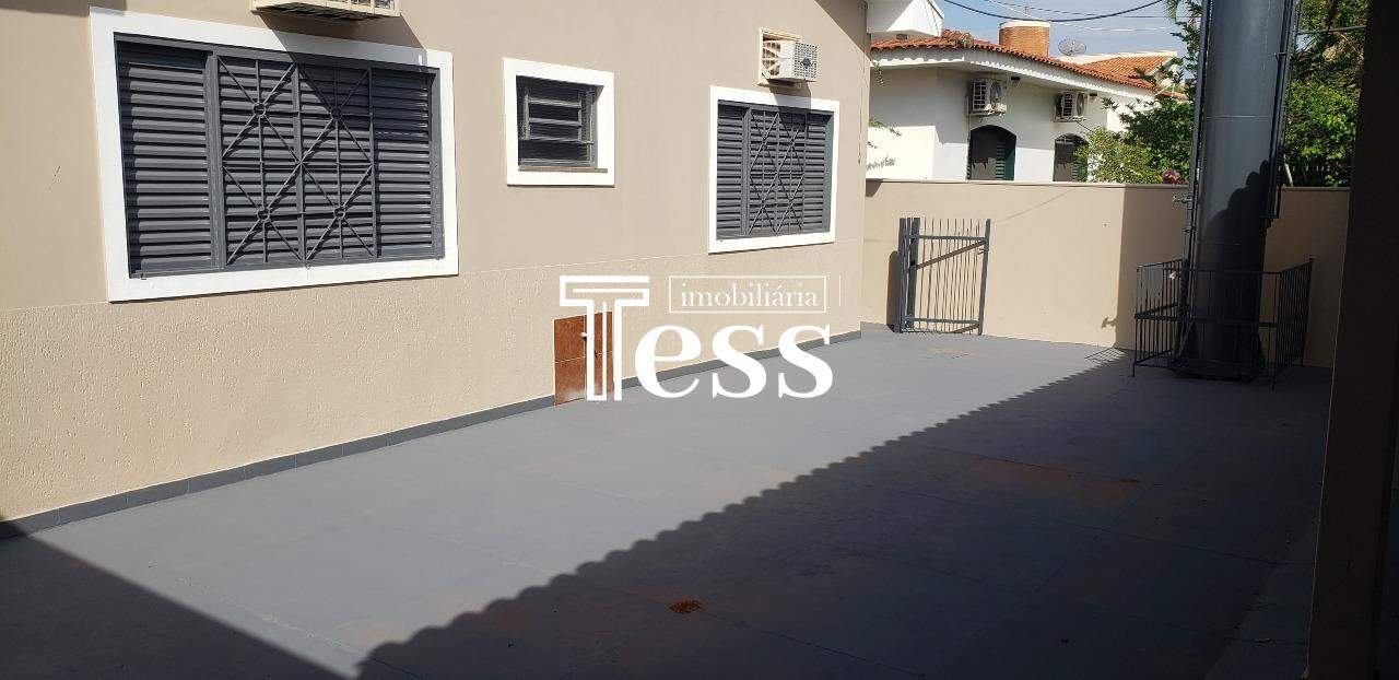 Casa com 4 quartos para aluguel, 340m² — foto 18 de 30