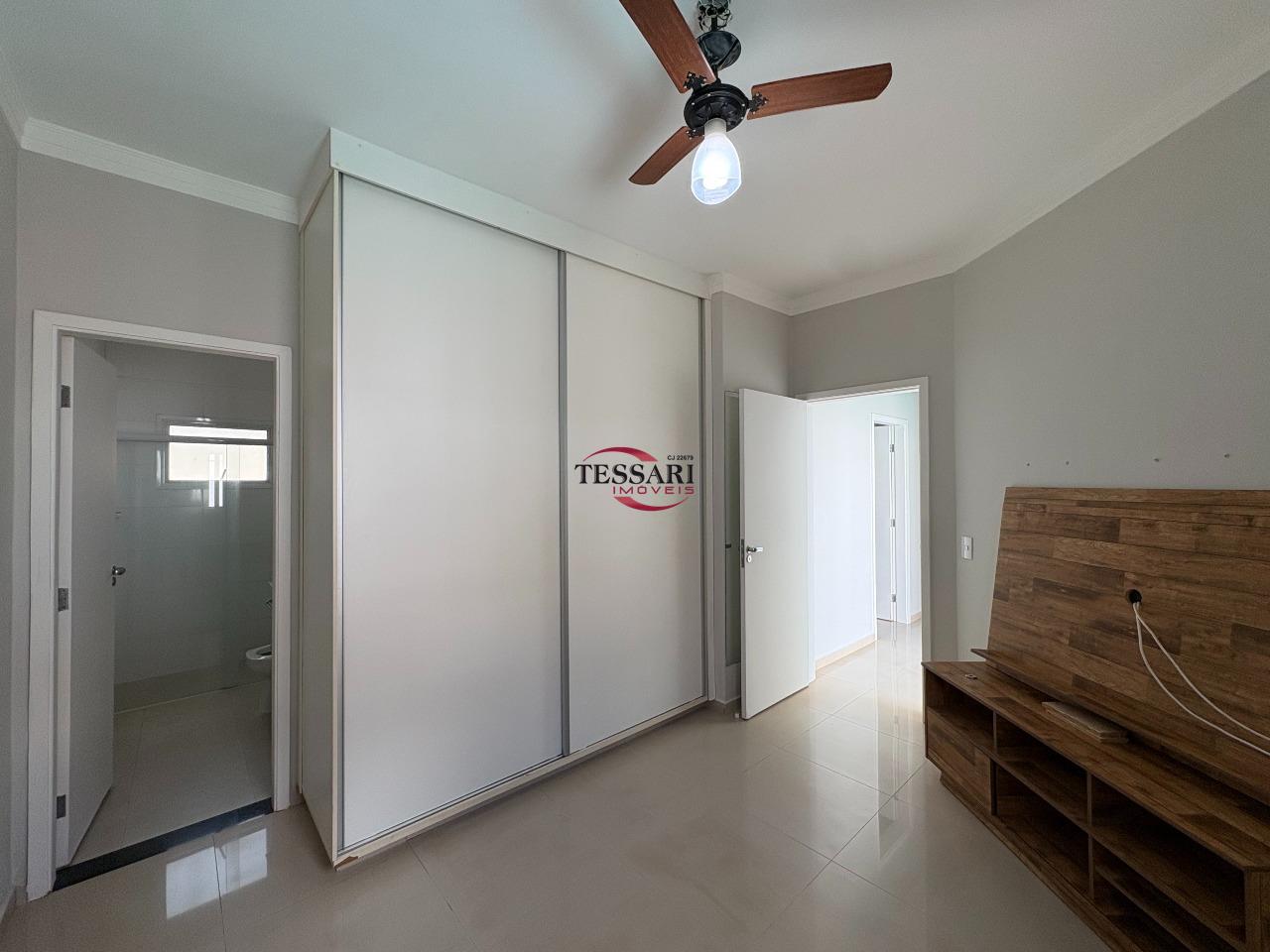 Casa de Condomínio com 3 quartos para aluguel, 284m² — foto 17 de 28