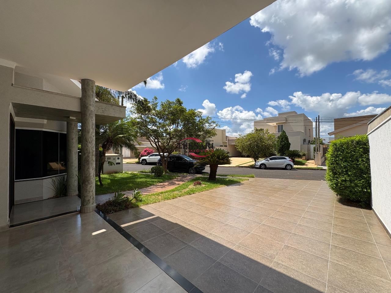 Casa de Condomínio com 3 quartos para aluguel, 284m² — foto 2 de 28
