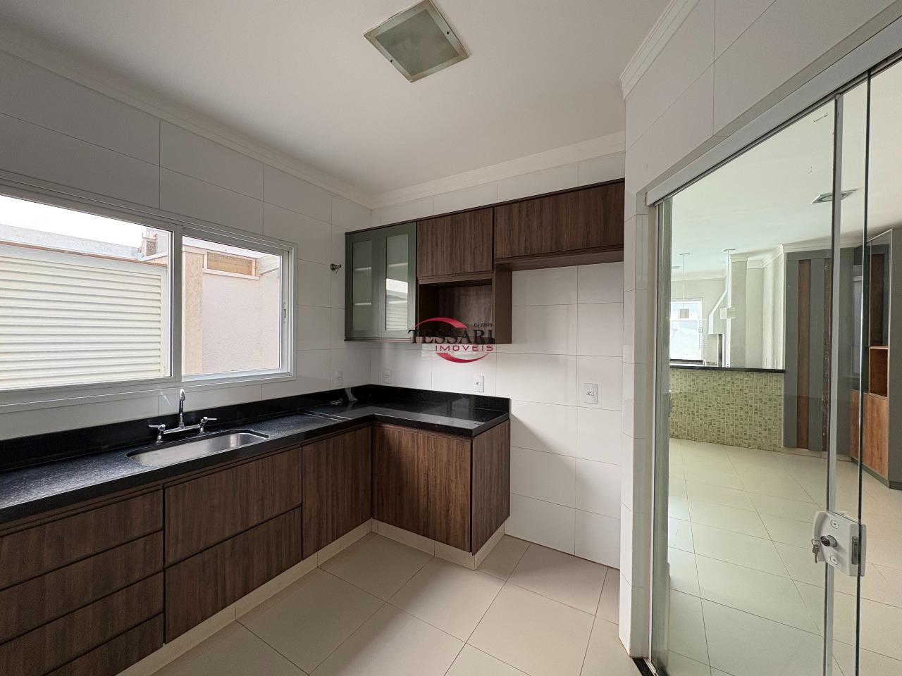 Casa de Condomínio com 3 quartos para aluguel, 284m² — foto 10 de 28