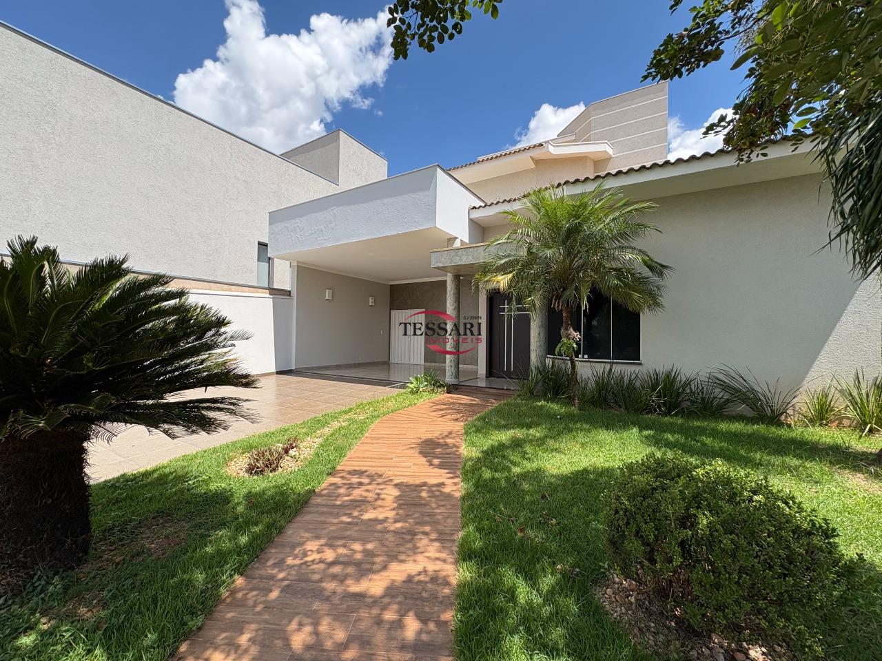 Casa de Condomínio com 3 quartos para aluguel, 284m² — foto 1 de 28