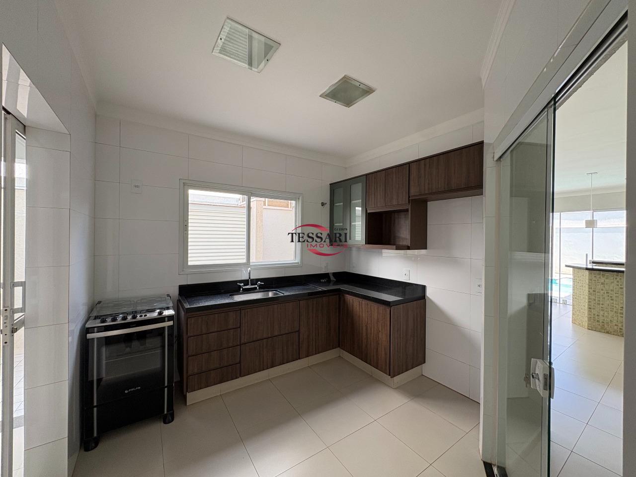 Casa de Condomínio com 3 quartos para aluguel, 284m² — foto 9 de 28