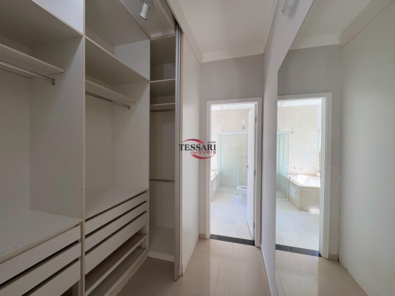 Casa de Condomínio com 3 quartos para aluguel, 284m² — foto 15 de 28