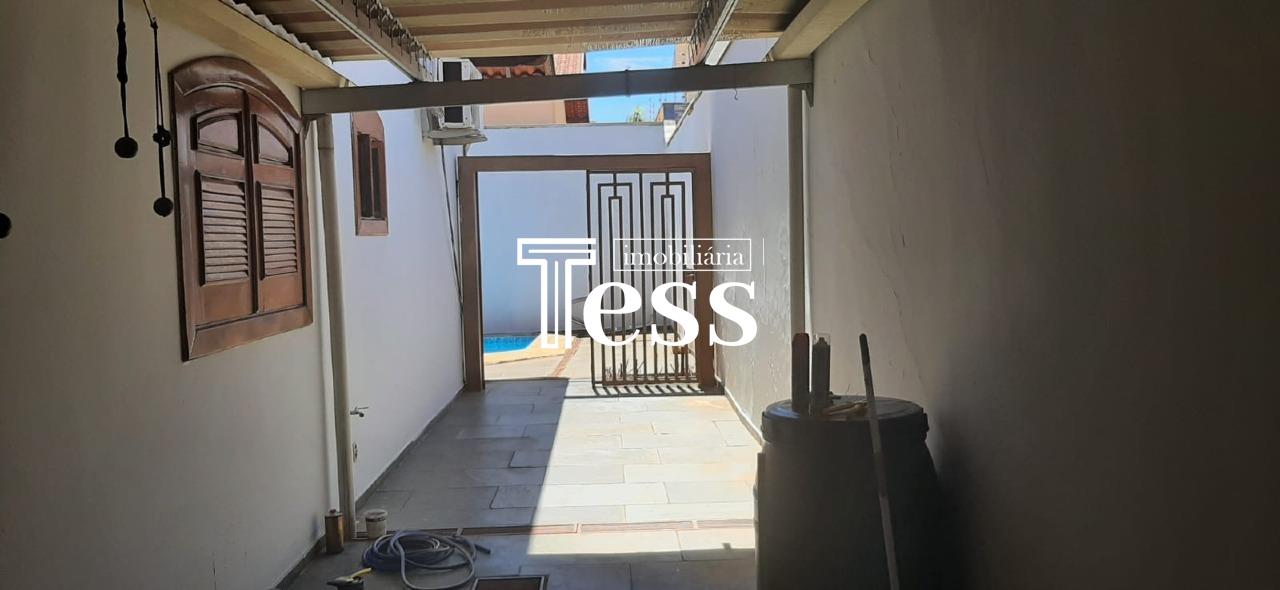 Casa com 3 quartos para aluguel, 350m² — foto 18 de 25